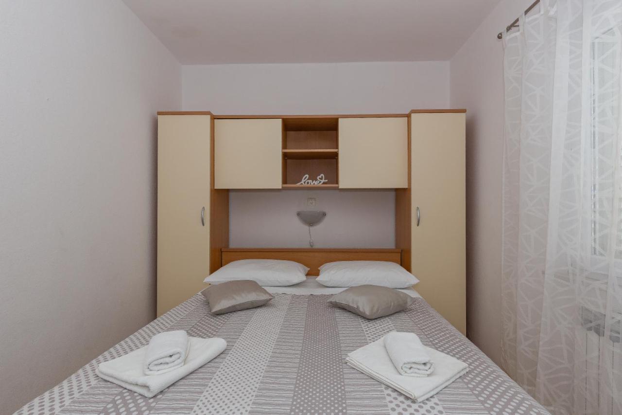 Apartments Tolic Biograd Na Moru Exterior photo