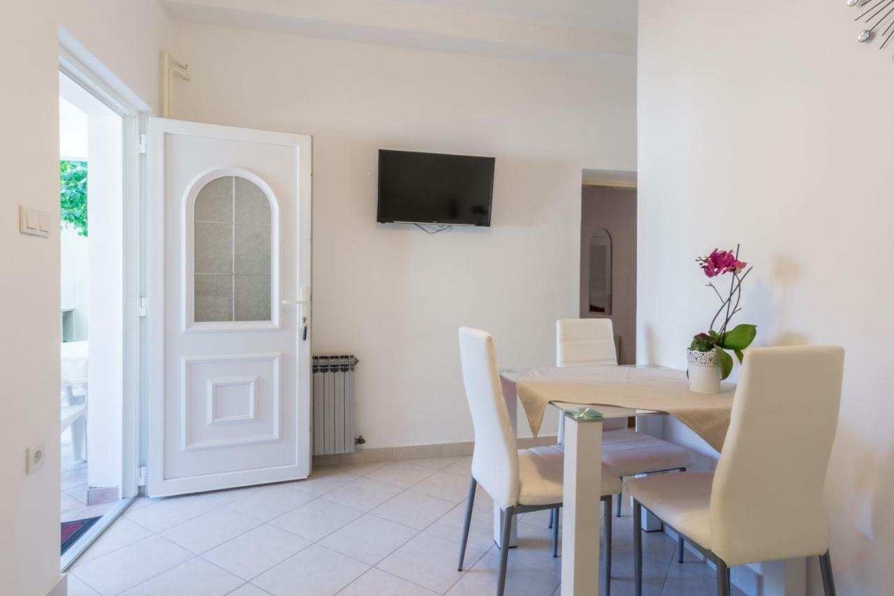 Apartments Tolic Biograd Na Moru Exterior photo